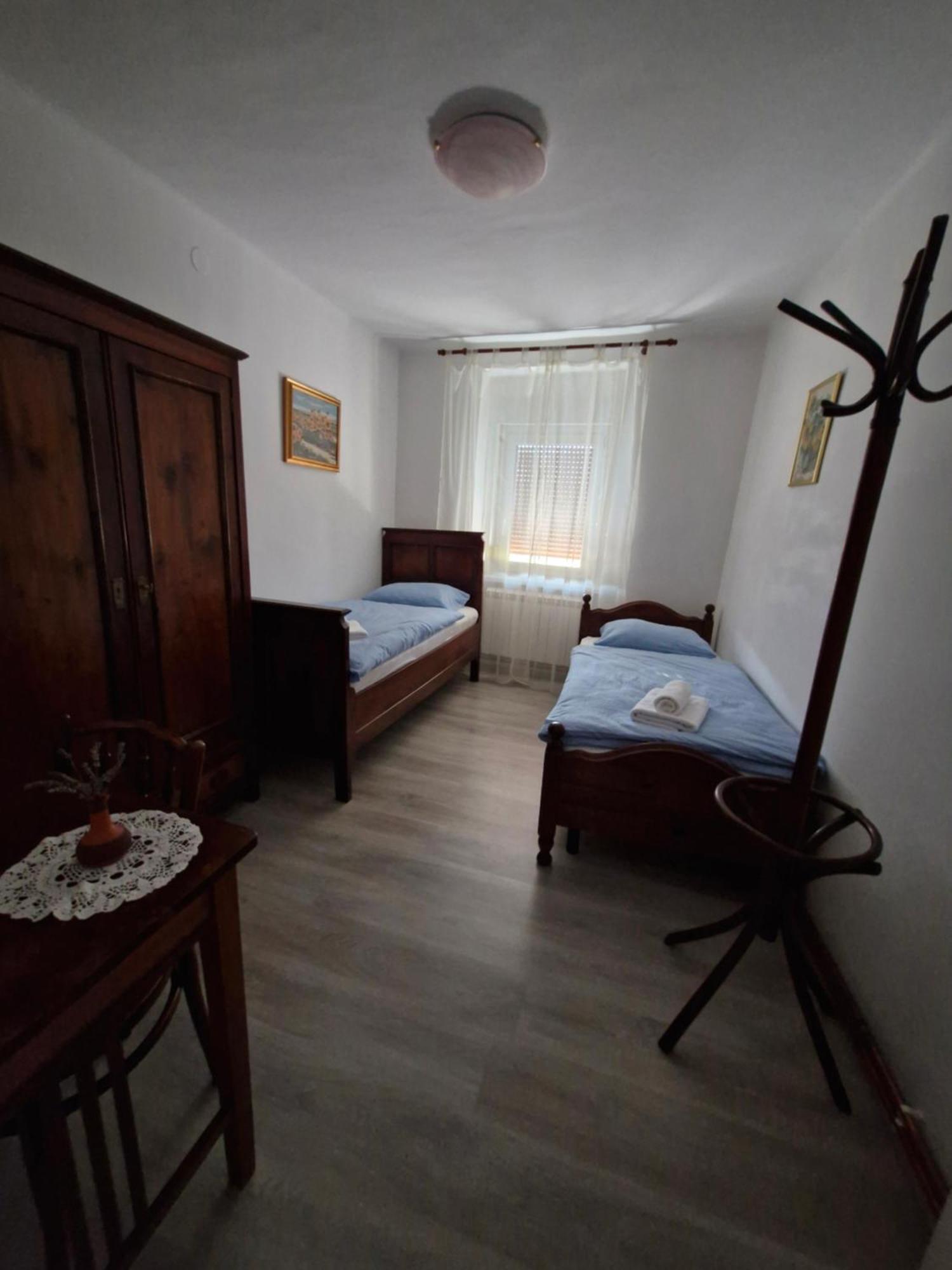 Apartma Jezevi Sezana Exterior photo